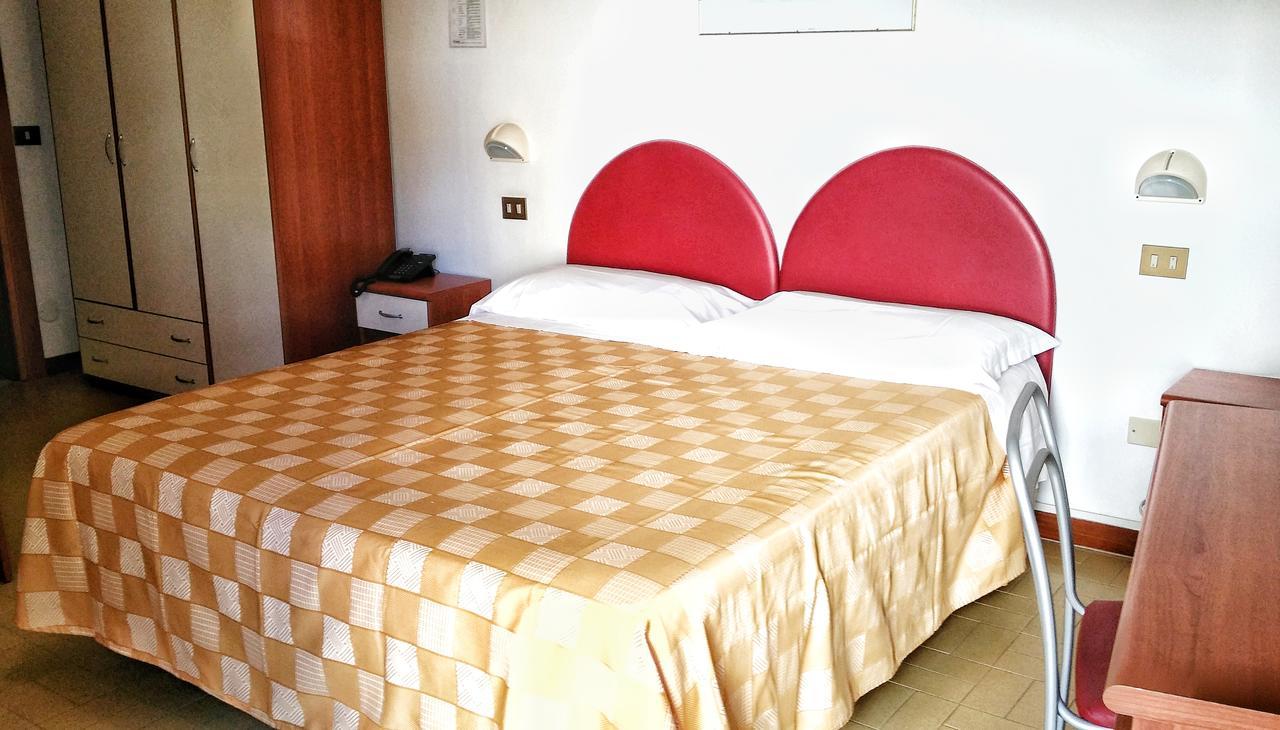 Hotel La Falena Червія Екстер'єр фото
